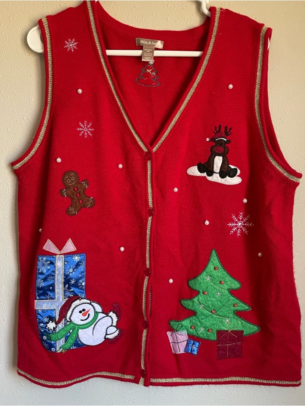 White Stag Red Holiday Appliqué Knit Vest